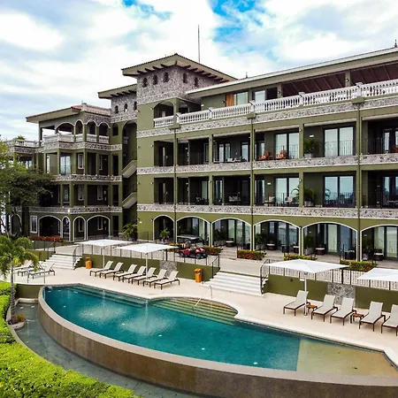 360 Splendor 105A-Ocean View 2 Bedroom Condo-Breakfast Included!