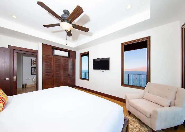 360 Splendor 105a-ocean View 2 Bedroom Condo-breakfast Included!